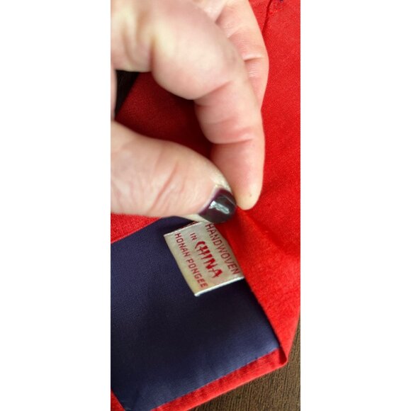 Men’s Saks Fifth Avenue Solid Red Tie Hand Woven 100% Silk In China Honan Pongee - Picture 6 of 7